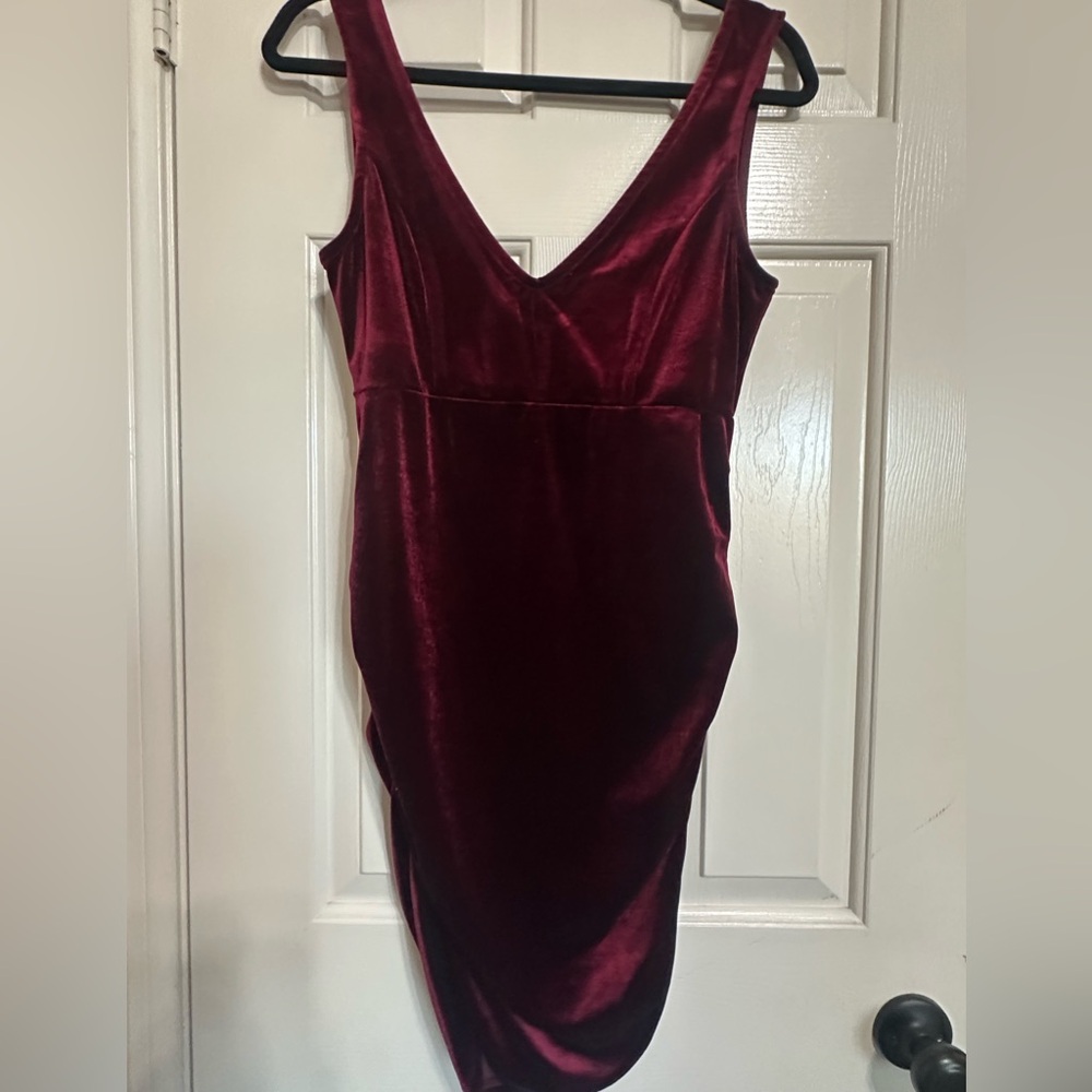 ✨Velvet fitted dress✨